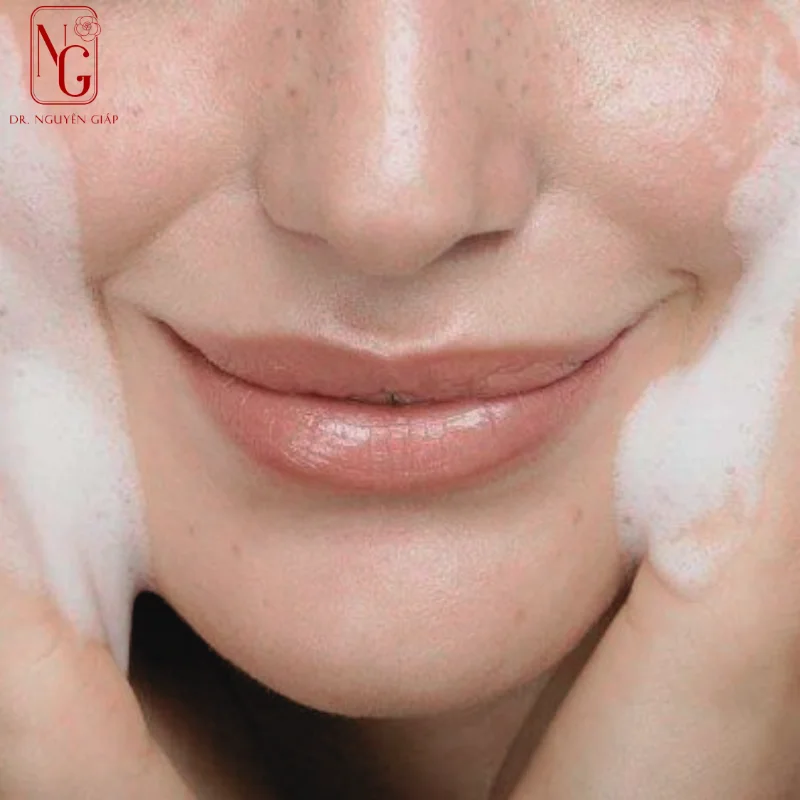 su-dung-aha-va-bha-dung-cach-trong-skincare-hang-ngay su dung aha va bha dung cach trong skincare hang ngay